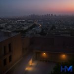 نمایی از میدان نوبنیاد تهران در غروب با معماری معاصر ایرانی