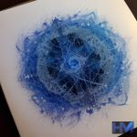 تصویری مفهومی از پیچیدگی روابط دیپلماتیک و هسته‌ای میان دو کشور، با خطوط درهم‌تنیده قدرت و دیپلماسی.